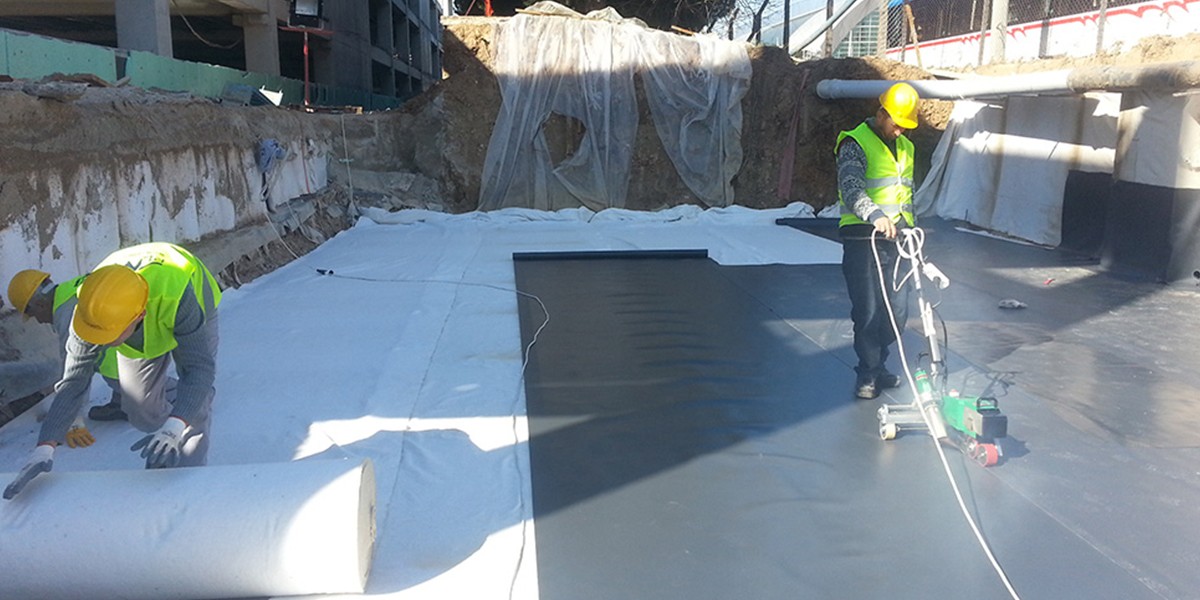 Vor-Ort-Anwendung Membran- und Dämmstoffarbeiten 5