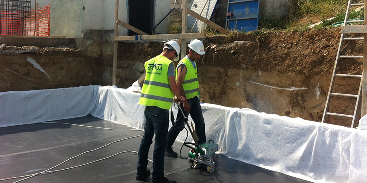 Vor-Ort-Anwendung Membran- und Dämmstoffarbeiten 7