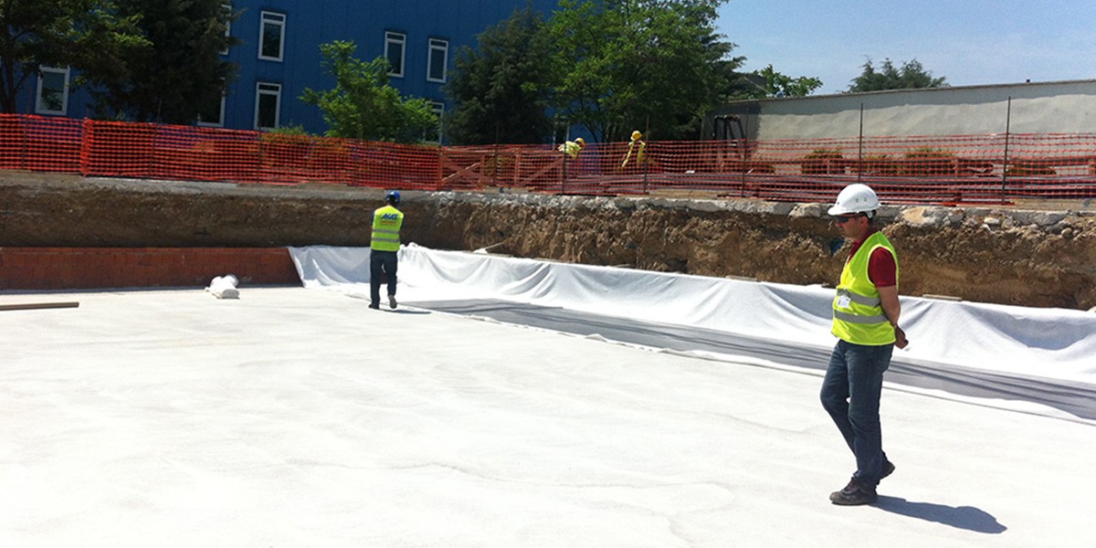 Vor-Ort-Anwendung Membran- und Dämmstoffarbeiten 8